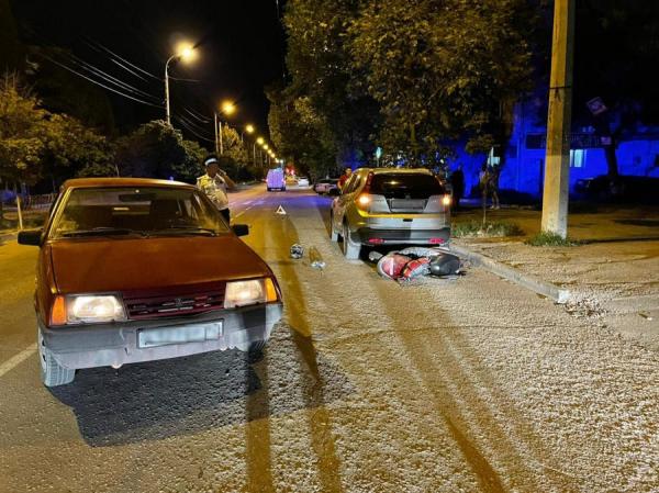 В Севастополе машина сбила подростков